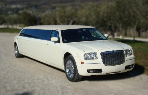 Overland Park White Chrysler Limo