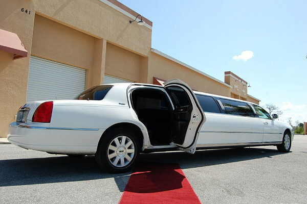 Overland Park White Lincoln Stretch Limo